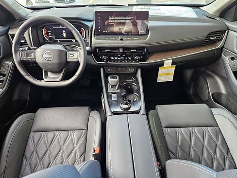 New 2026 Nissan Rogue Platinum image 10