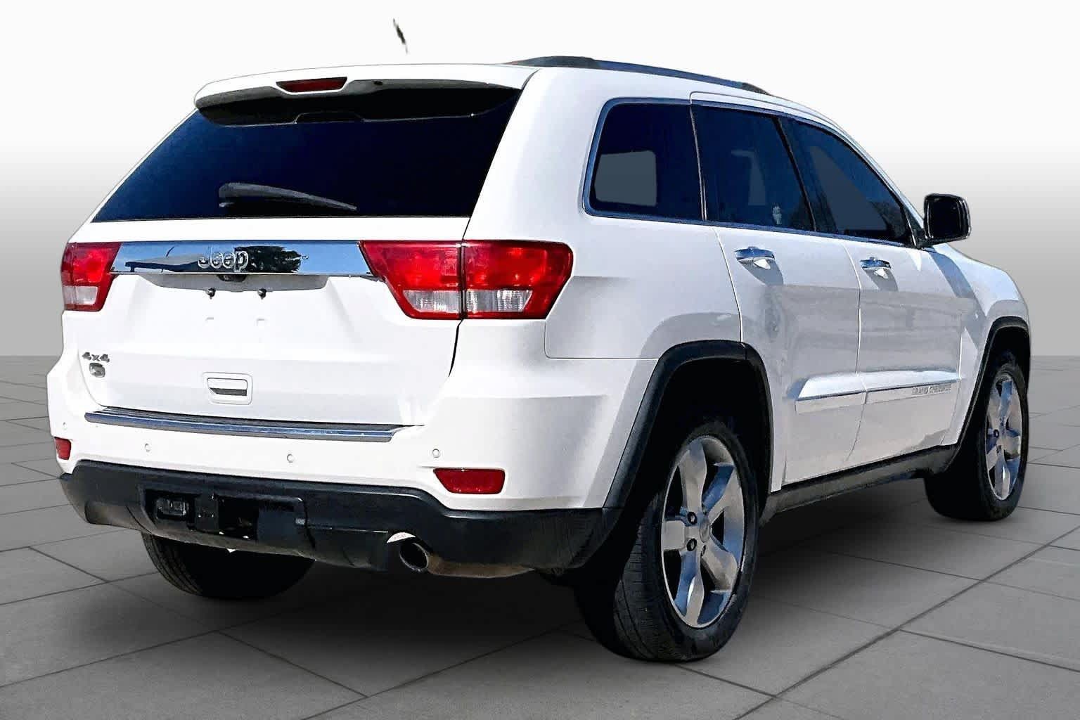 Used 2012 Jeep Grand Cherokee Overland AWD/4WD image 12