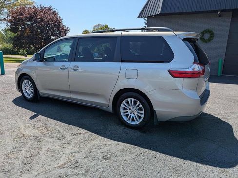Used 2016 Toyota Sienna XLE w/ XLE Navigation Package image 4