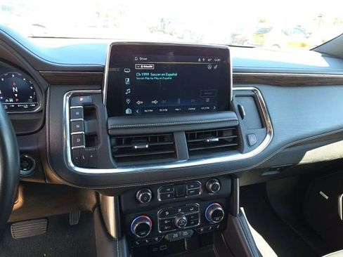 Used 2023 Chevrolet Suburban Premier image 17