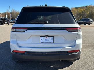 Used 2024 Jeep Grand Cherokee Altitude video 4