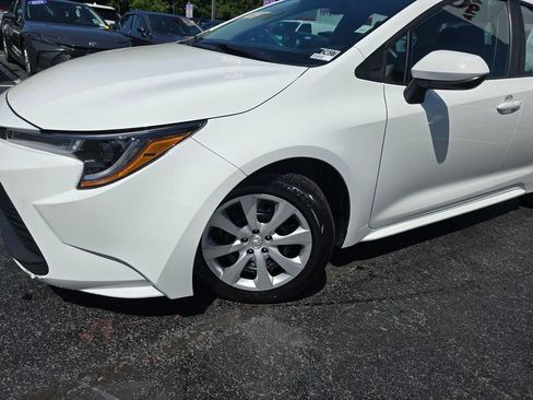 Certified 2025 Toyota Corolla LE FWD image 2