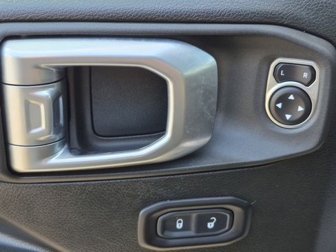 Used 2022 Jeep Wrangler Unlimited Rubicon image 14