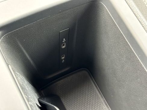 Used 2025 Volkswagen Tiguan S image 35