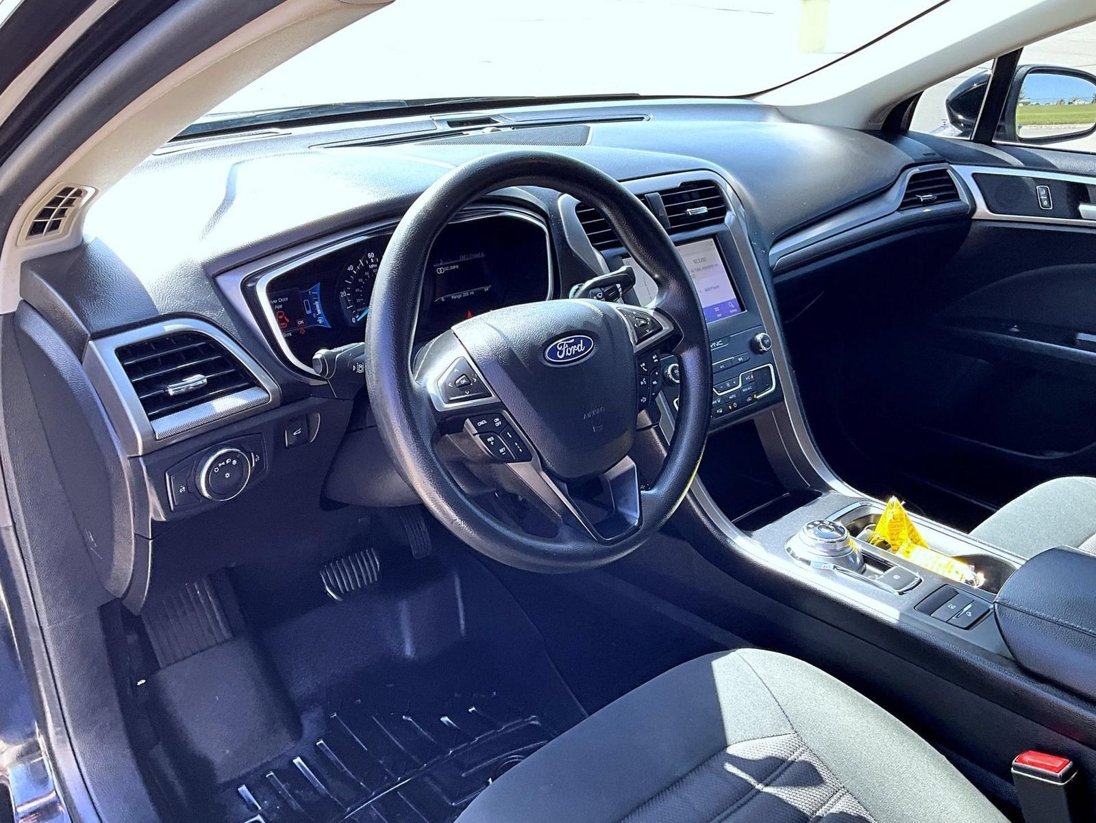 Used 2019 Ford Fusion SE FWD image 11