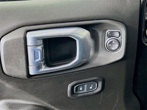 Used 2022 Jeep Gladiator Willys image 9