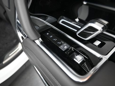 New 2025 Land Rover Range Rover SE image 13