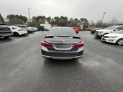 Used 2016 Honda Accord EX image 8