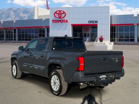 Used 2025 Toyota Tacoma SR5 AWD/4WD image 5