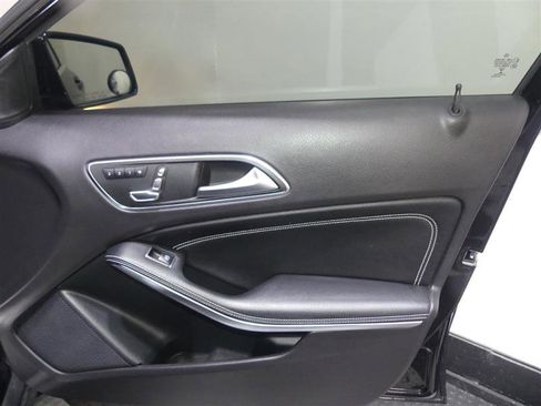 Used 2019 Mercedes-Benz GLA 250 4MATIC image 18