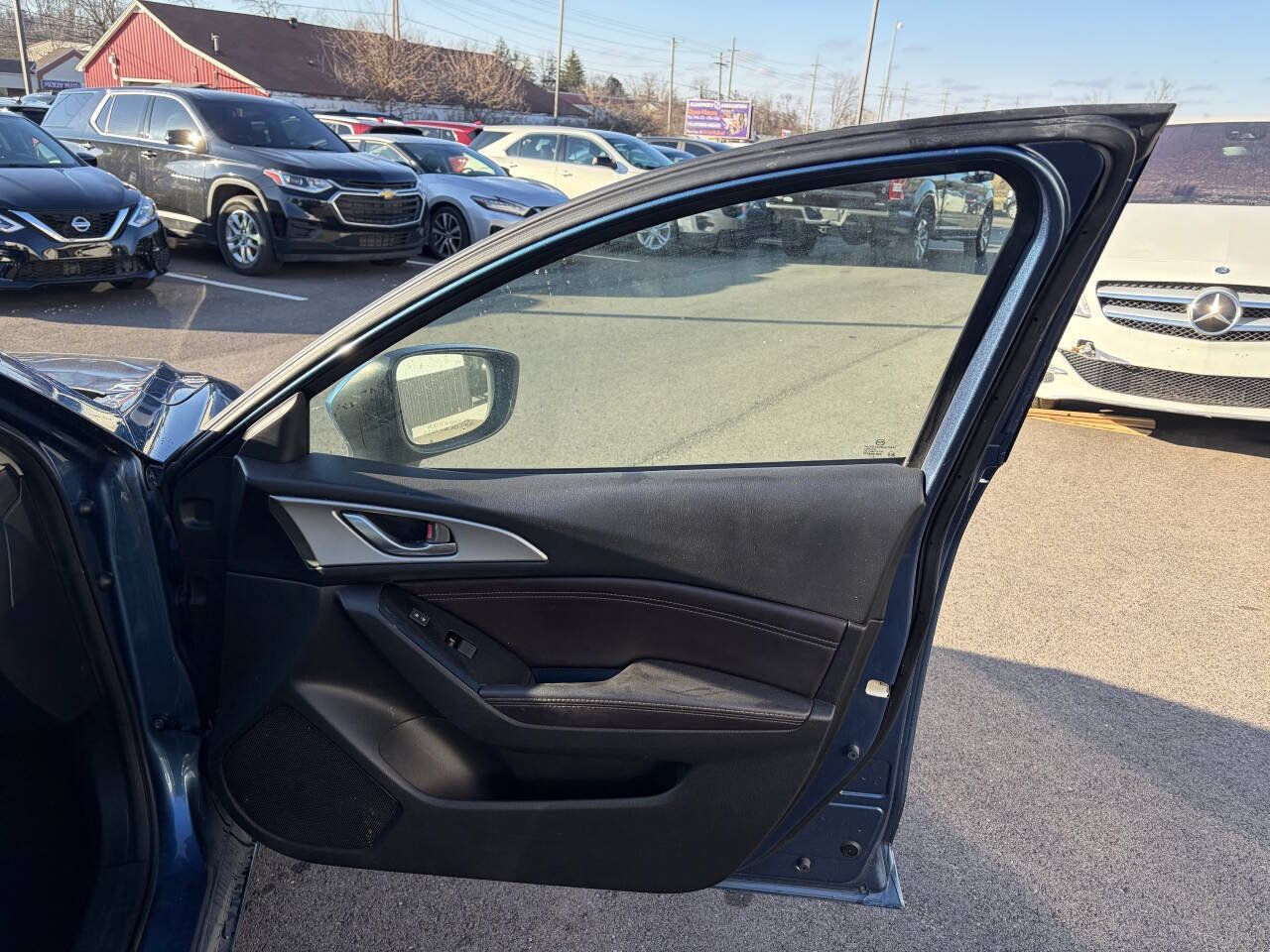 Used 2017 MAZDA MAZDA3 Touring FWD image 18