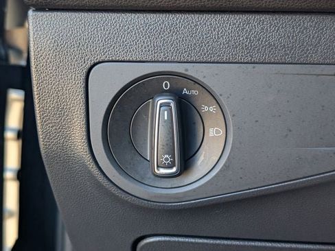 Used 2023 Volkswagen Tiguan SE image 19