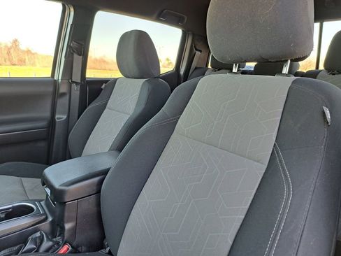 Used 2022 Toyota Tacoma TRD Off-Road image 19