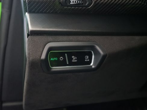 Used 2022 Lamborghini Urus AWD/4WD image 32