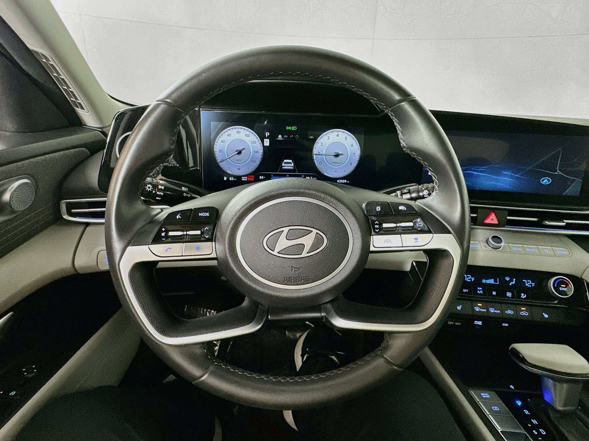 Certified 2025 Hyundai Elantra Limited FWD image 11
