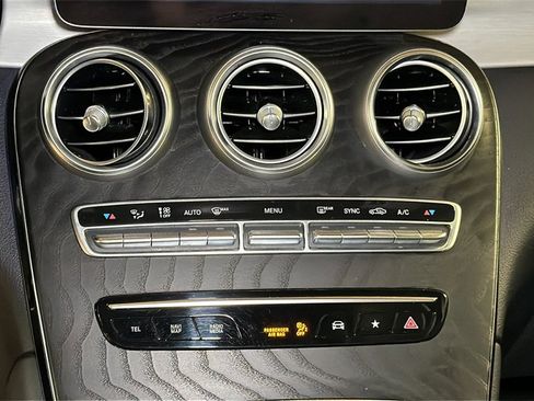 Used 2021 Mercedes-Benz GLC 300 4MATIC w/ AMG Line image 24