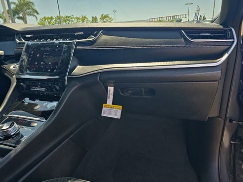 New 2025 Jeep Grand Cherokee Altitude image 6