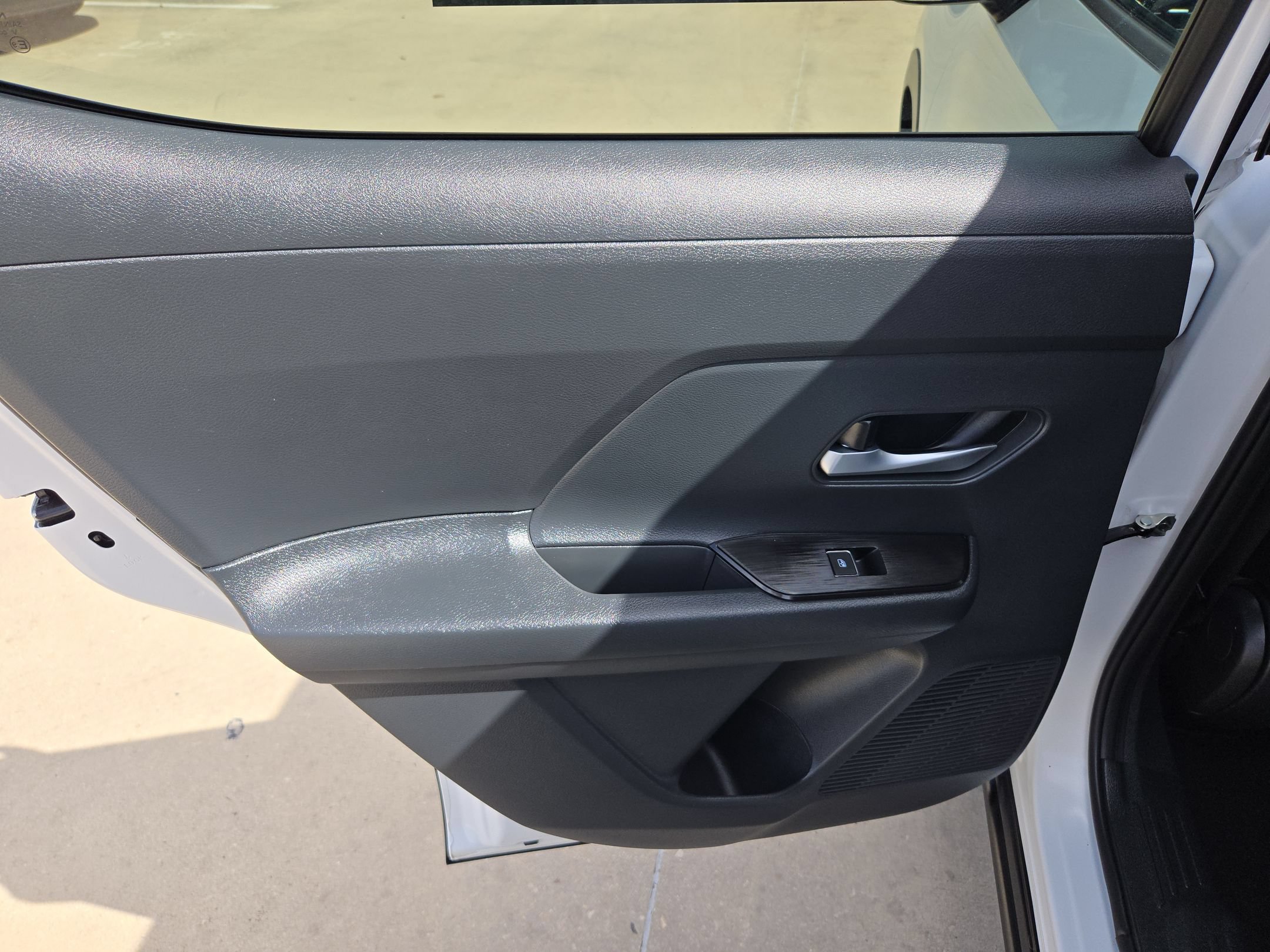 Certified 2026 Nissan Kicks SR w/ Cold Weather Package FWD image 14