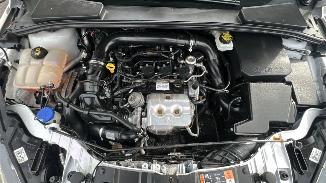 Used 2018 Ford Focus SE w/ SE Appearance Package FWD image 38