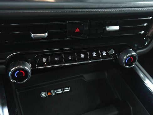 Used 2025 Chevrolet Suburban LT w/ Comfort Package image 26