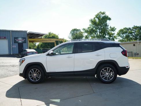 Used 2024 GMC Terrain SLT image 21