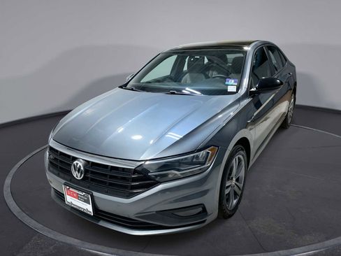 Used 2019 Volkswagen Jetta R-Line w/ R-Line Cold Weather Package FWD image 1