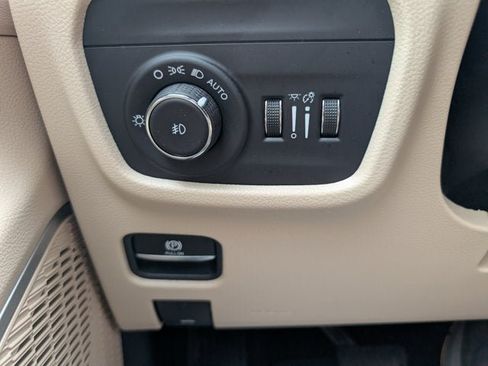 Used 2021 Jeep Grand Cherokee L Limited AWD/4WD image 12