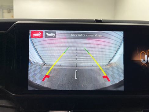 Used 2025 Jeep Wrangler Sahara 4xe image 15