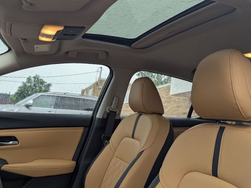 Used 2025 Nissan Sentra SV w/ SV Premium Package FWD image 25