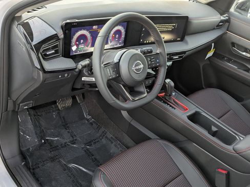 New 2026 Nissan Kicks SR image 2