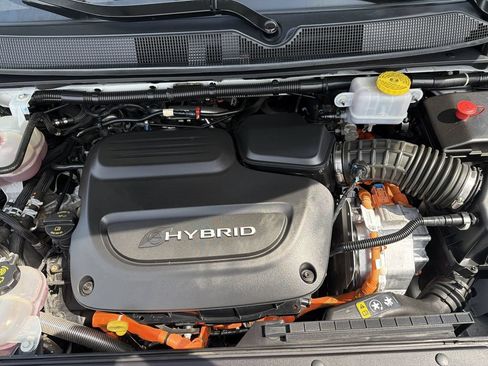 Used 2023 Chrysler Pacifica Touring-L FWD image 18