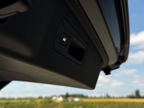 Used 2025 Honda Pilot Black Edition image 37