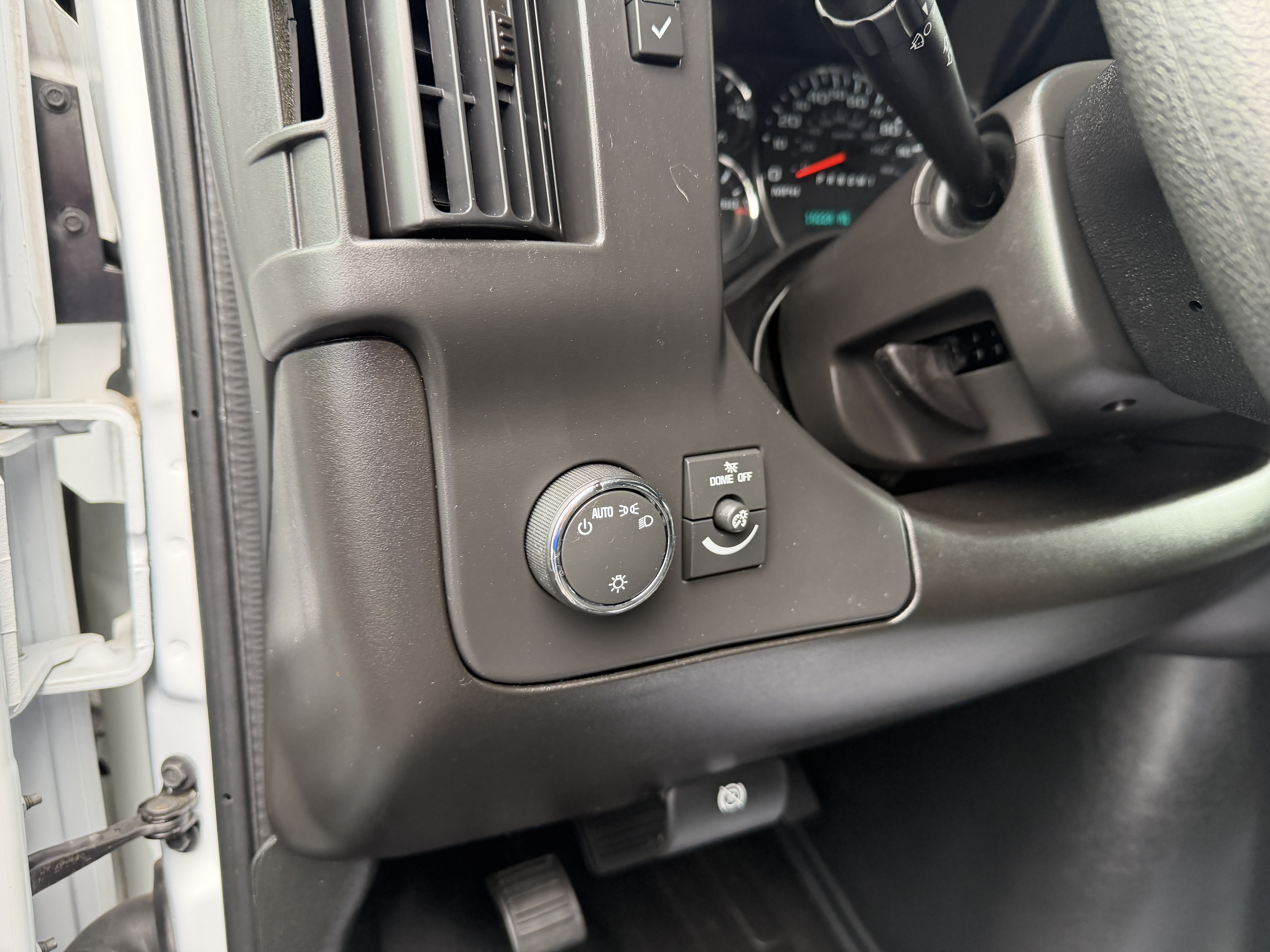 Used 2025 Chevrolet Express 2500 w/ Driver Convenience Package RWD image 14