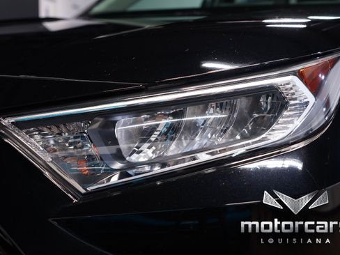 Used 2021 Toyota RAV4 XLE Premium FWD image 11