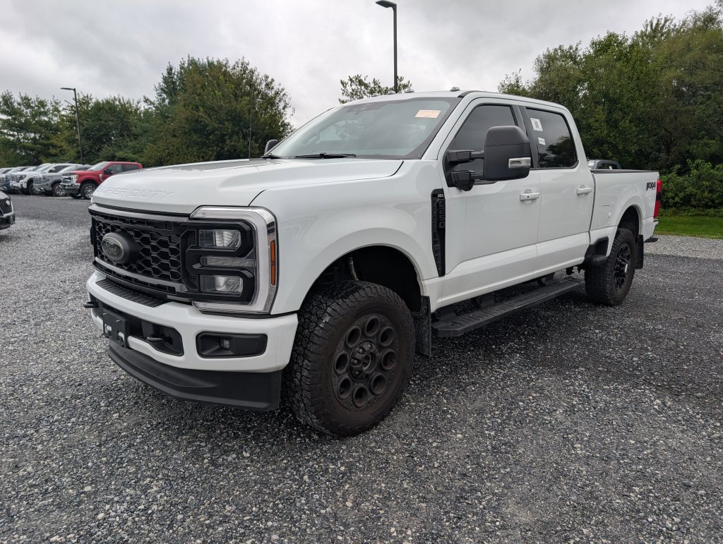 Used 2025 Ford F250 XLT w/ Black Appearance Package AWD/4WD image 2