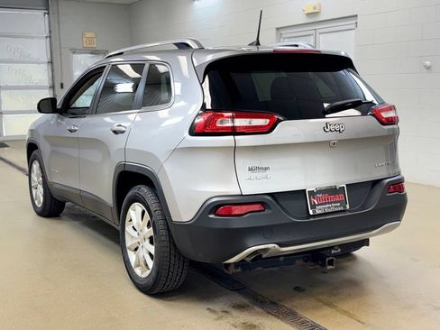 Used 2017 Jeep Cherokee Limited AWD/4WD image 6