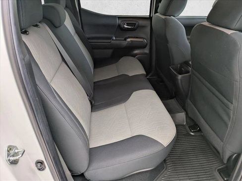 Used 2022 Toyota Tacoma TRD Off-Road image 18