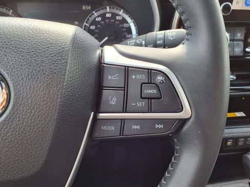 Used 2024 Toyota Highlander XSE FWD image 21