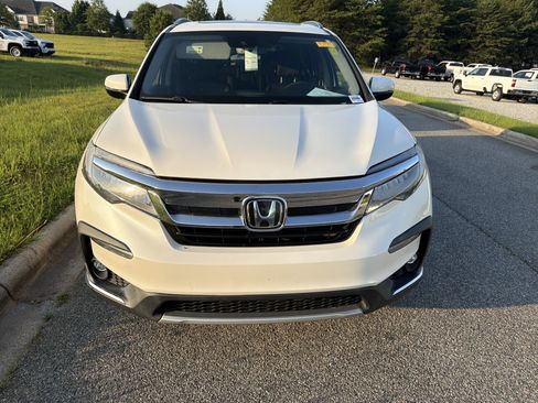 Used 2019 Honda Pilot Touring image 3