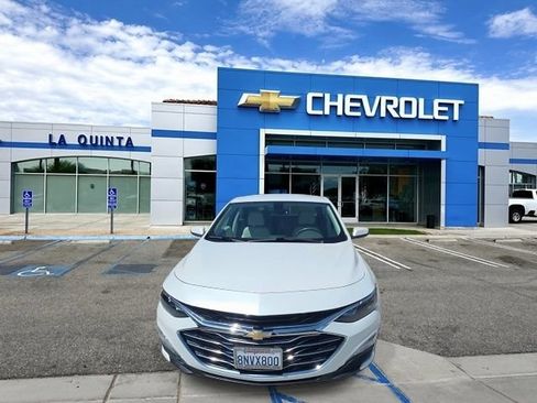 Used 2019 Chevrolet Malibu LT w/ Leather Package FWD image 3
