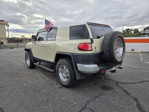 Used 2008 Toyota FJ Cruiser 2WD image 3