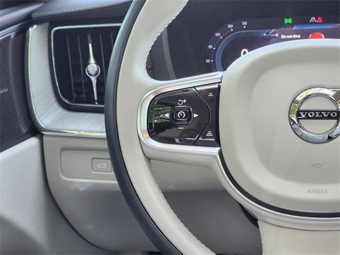 Certified 2025 Volvo XC60 T8 Ultra w/ Protection Package Premier image 30