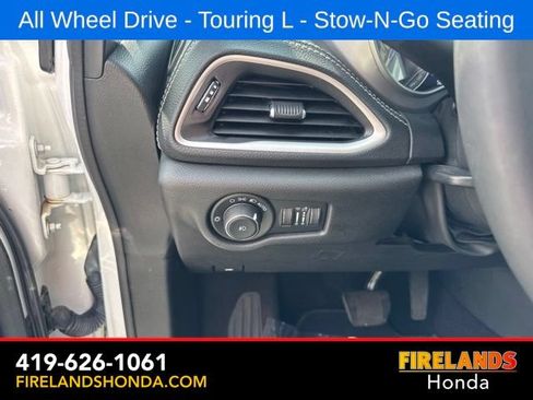 Used 2023 Chrysler Pacifica Touring-L w/ S Appearance Package AWD/4WD image 16