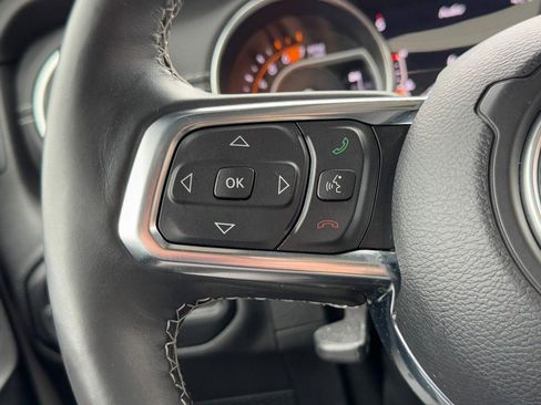 Used 2020 Jeep Wrangler Unlimited Sahara image 16