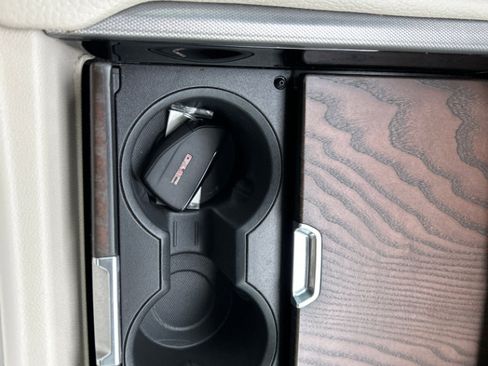 Used 2021 GMC Yukon Denali w/ Denali Premium Package image 13