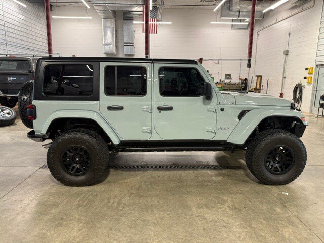 Used 2023 Jeep Wrangler Unlimited Sahara w/ Dual Top Group AWD/4WD image 6