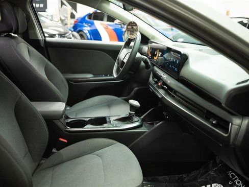 Used 2025 Kia K4 LXS image 12