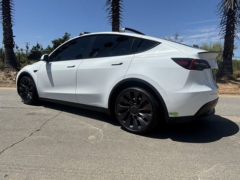 Used 2023 Tesla Model Y Performance AWD/4WD image 4