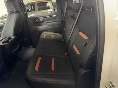 Used 2026 GMC Sierra 1500 AT4 w/ AT4 Premium Package AWD/4WD image 11