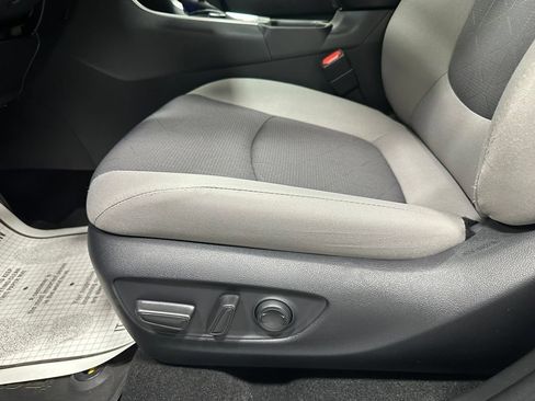 Used 2025 Toyota RAV4 XLE AWD/4WD image 12
